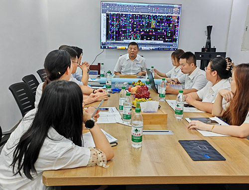 东方旭-办公开会